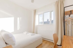 2 عدّة غرف نوم ومكتب ومكواة/لوح كي وواي فاي