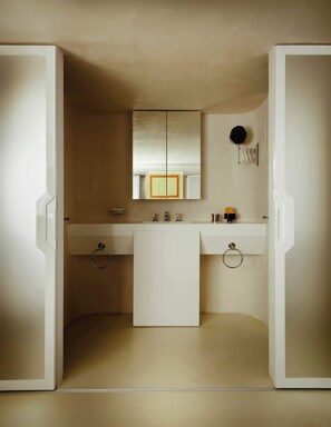 淋浴设施、吹风机、毛巾