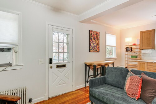 Walk Downtown: Takoma Park Escape w/ Large Yard!