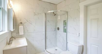 Walk Downtown: Takoma Park Escape w/ Large Yard!
