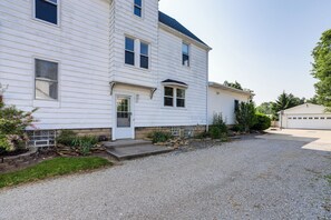 House (5 Bedrooms) | Interior