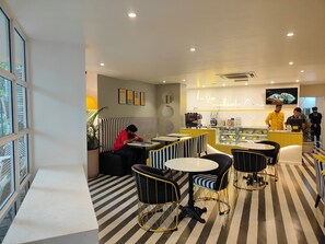 朝食 (コンチネンタル ブレックファスト)、毎日提供 (1 名様 199 INR)