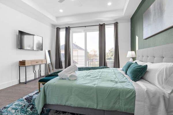 Luxurious 3 Bed3 Bath Near Downtown Houston - Minute Maid Park Houston