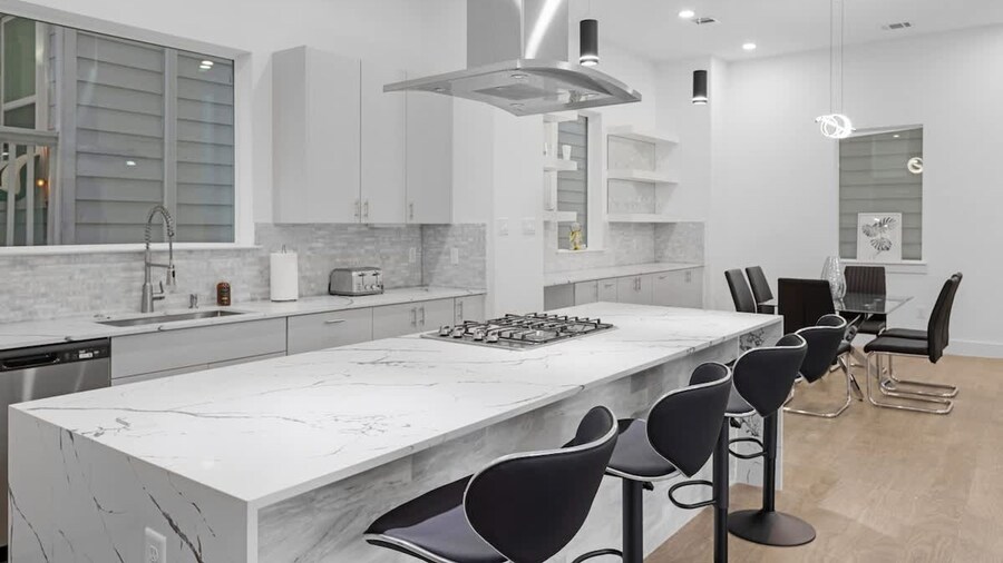 Luxurious 3 Bed3 Bath Near Downtown Houston