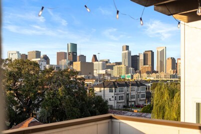 Luxurious 3 Bed3 Bath Near Downtown Houston