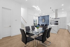 House | 3 bedrooms, Internet - Newly Built Modern 3 Bedroom Houston Home (Houston)