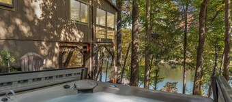 Hot-Tub, Dogs allowed, Fire Pit, Lakeside Cabin Smith Mountain Lake, Kayaks