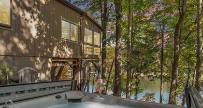 Hot-Tub, Dogs allowed, Fire Pit, Lakeside Cabin Smith Mountain Lake, Kayaks