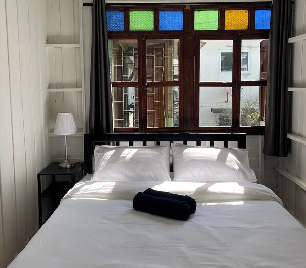 Classic Single Room, 1 Queen Bed, Non Smoking | Free WiFi