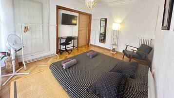 Quarto casal, banheiro compartilhado | Ferros/tábuas de passar roupa, Wi-Fi de cortesia