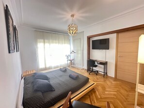 Habitación doble, baño compartido | Tabla de planchar con plancha y wifi gratis 