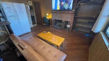 Télévision, cheminée