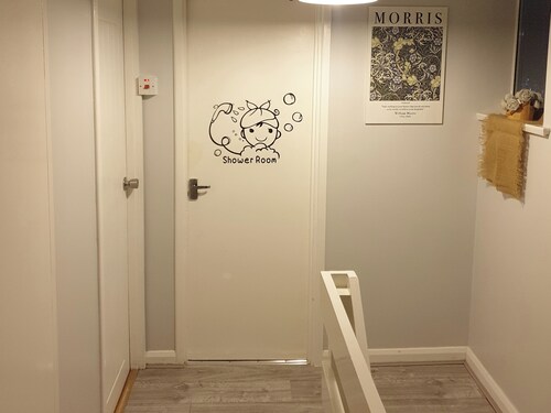 Spacious, Stylish Two-Bedroom Maisonette, Modern Amenities, Elegant Interiors