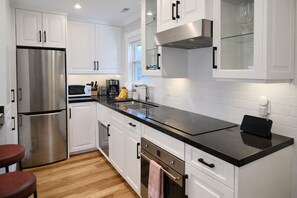 Townhouse, 2 soverom | Eget kjøkken | Kjøleskap, ovn, kaffetrakter/tekoker og vannkoker