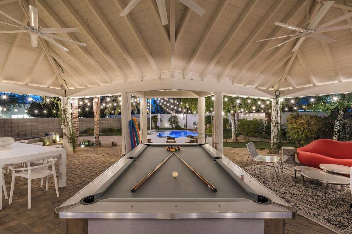 Modern Poolside Retreat- Mini Golf, Fire Pit +More - Phoenix, AZ