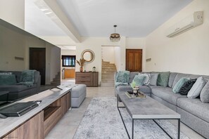 Televisie en een tafeltennistafel