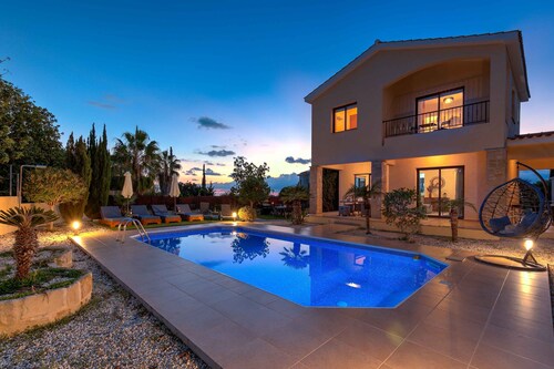 Villa Angelos, Secret Valley - a villa that sleeps 6 guests in 3 bedrooms