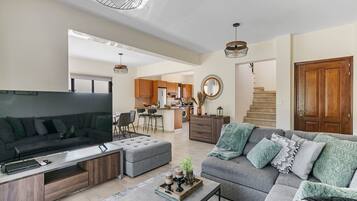 Télévision, table de tennis de table