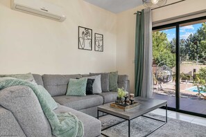 TV, table tennis - Villa Angelos, Secret Valley -  a villa that sleeps 6 guests  in 3 bedrooms (Kouklia)