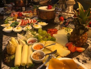 Daily buffet breakfast (PLN 100 per person)