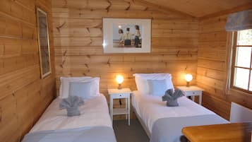 Cabin, 2 Bedrooms (Bullrush) | 1 bedroom, free WiFi