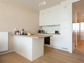 Apartment | Private kitchen | Cookware/dishes/utensils