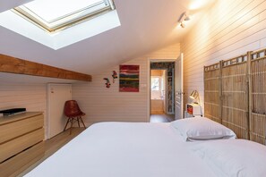 Bügeleisen/Bügelbrett, Reisekinderbett, WLAN