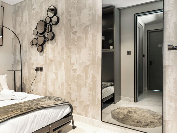 2 chambres, fer et planche à repasser, Wi-Fi, draps fournis