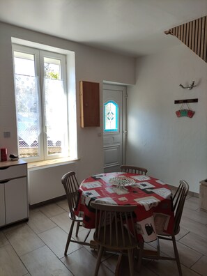 Dining - Town house with courtyard in Cosne sur Loire (COSNE-COURS-SUR-LOIRE)