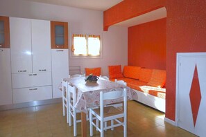 Villa | Dining - Holiday Home in Porto Santa Margherita Beach (Caorle)