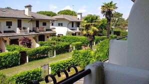 A residential area with multiple houses, a well-maintained garden, and a clear sky. - Holiday Home in Porto Santa Margherita Beach (Caorle)