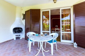 Outdoor dining - Holiday Home in Porto Santa Margherita Beach (Caorle)