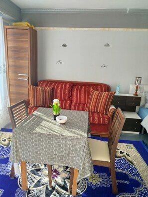 Dining - Entire apartment with all privacy 5 minutes walk from Pau train station and  (Pau)