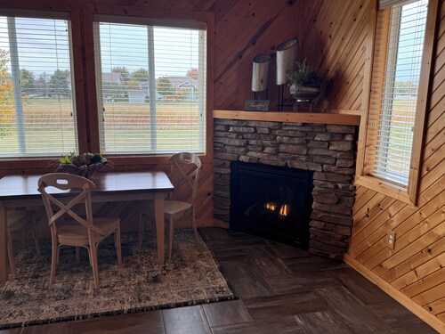 Cozy 2 br Home - Fireplace, Man Cave, Office, & Heated Garage Spaces