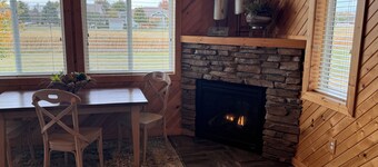 Cozy 2 br Home - Fireplace, Man Cave, Office, & Heated Garage Spaces