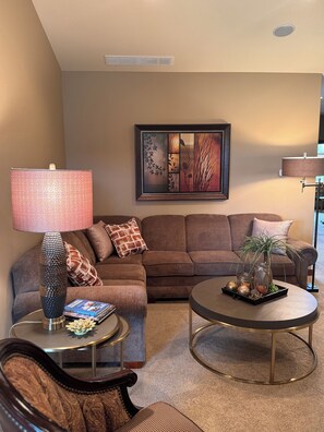 Smart TV, fireplace, computer monitors - Cozy 2 br Home - Fireplace, Man Cave, Office, & Heated Garage Spaces (Watertown)