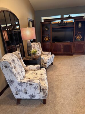 Smart TV, fireplace, computer monitors