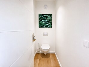 Douche, articles de toilette écologiques, sèche-cheveux