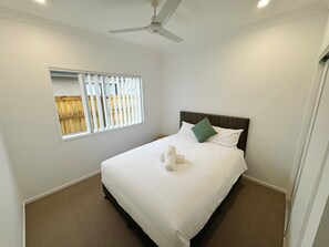 5 chambres, fer et planche à repasser, Wi-Fi, draps fournis