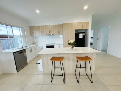 Cheerful Fantastic 5 Bedroom Newly built Home