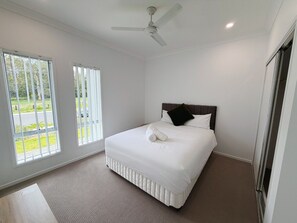 5 dormitorios, tabla de planchar con plancha, wifi y ropa de cama