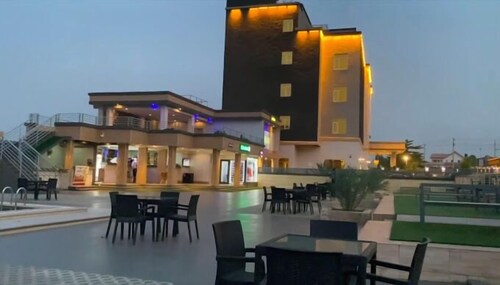 Maxbe Continental Hotel