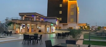 Maxbe Continental Hotel