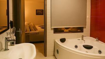 Executive Room | Bathroom | Separate tub and shower, spring water tub, rainfall showerhead