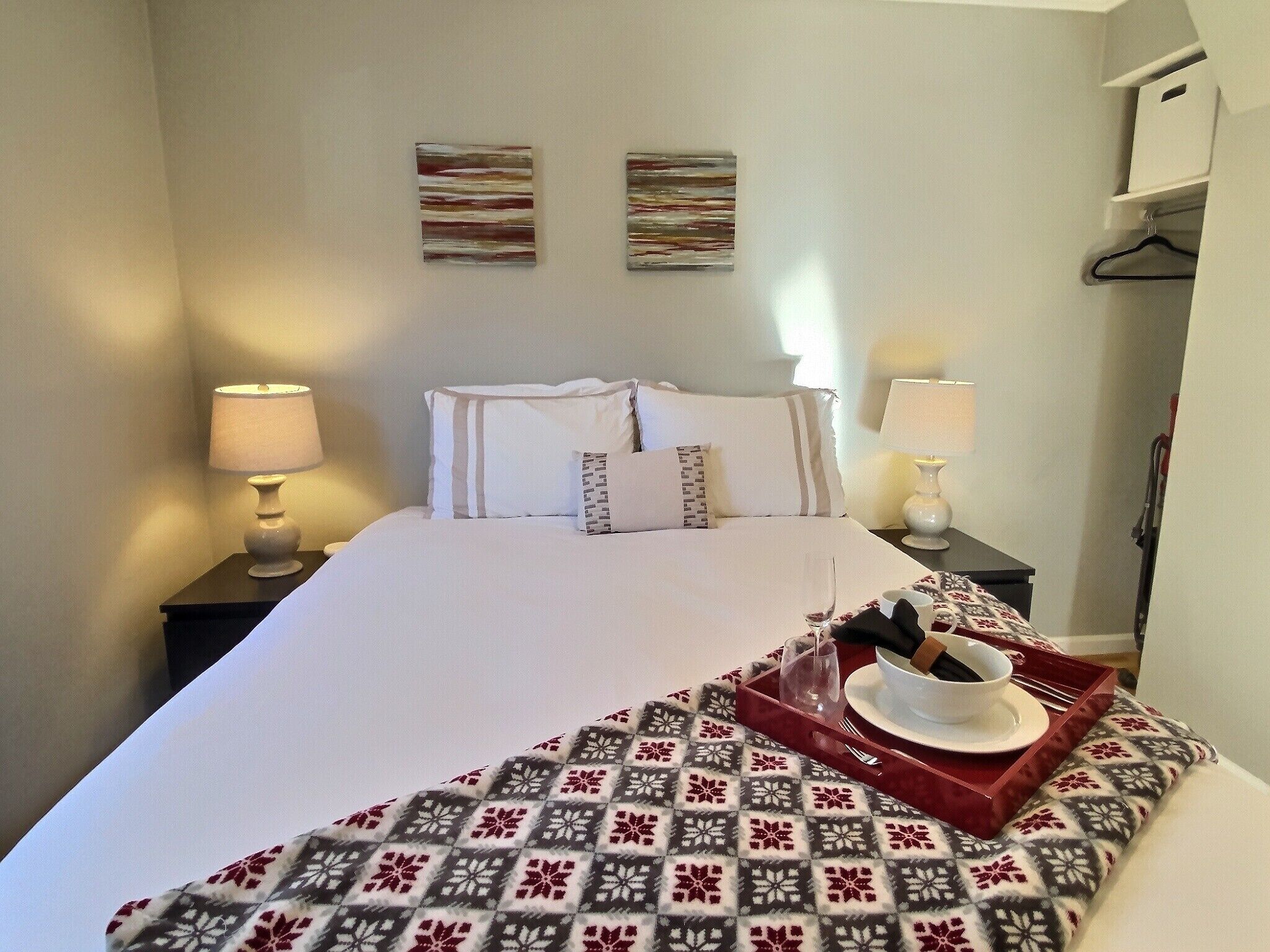 2 chambres, fer et planche à repasser, accès au Wi-Fi (inclus)