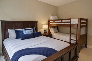 2 chambres, fer et planche à repasser, Wi-Fi gratuit, draps fournis