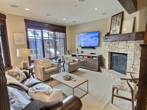 Smart TV, fireplace - New! Ski Ya Soon at Silver Star! Ski-in/out! Private Hot Tub and Community Pool! (Park City)