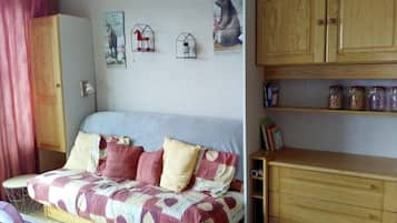 1 habitación, tabla de planchar con plancha y cuna de viaje