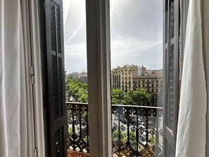 Phòng đôi tiện nghi đơn giản, phòng tắm dùng chung | Bàn, bàn ủi/dụng cụ ủi quần áo, truy cập Internet không dây miễn phí 