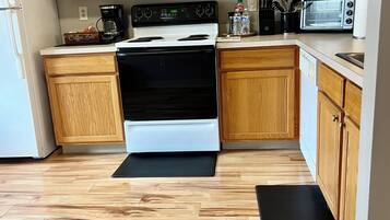 MikrovÄgsugn, ugn, spishÀll och diskmaskin